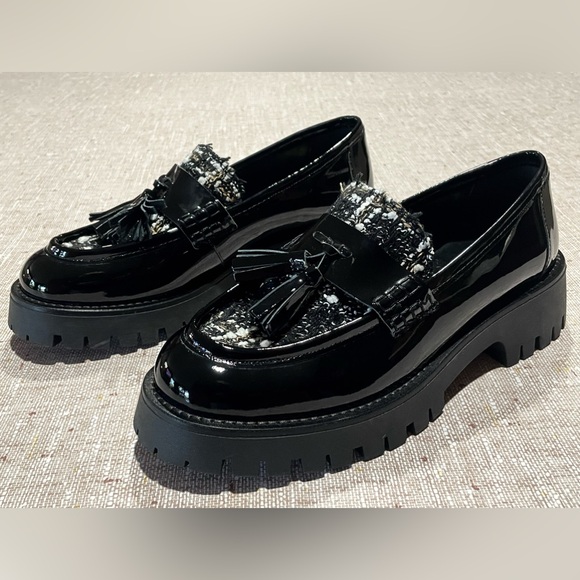 Black Patent Leather Tassel Loafers by Bruno Magli. 
EU 39.5
US 9 - Picture 7 of 16